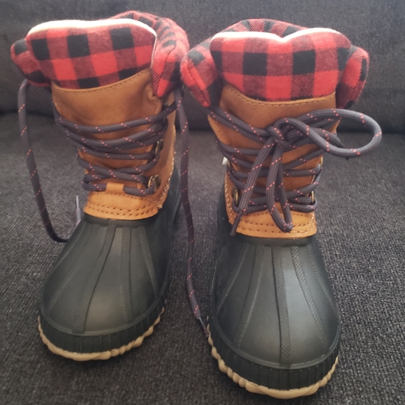 BRAND NEW GAP DUCK BOOTS - Picture 1 of 4